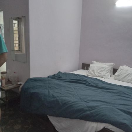 Bed and Breakfast Kapil Traders Neu-Delhi Exterior foto