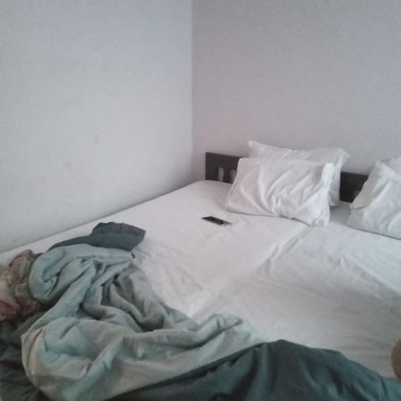 Bed and Breakfast Kapil Traders Neu-Delhi Exterior foto